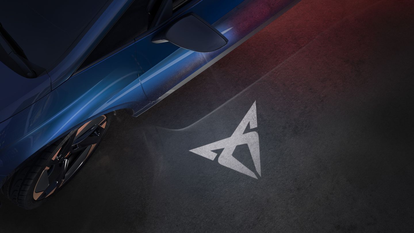 CUPRA Born mit Welcome Light Logo