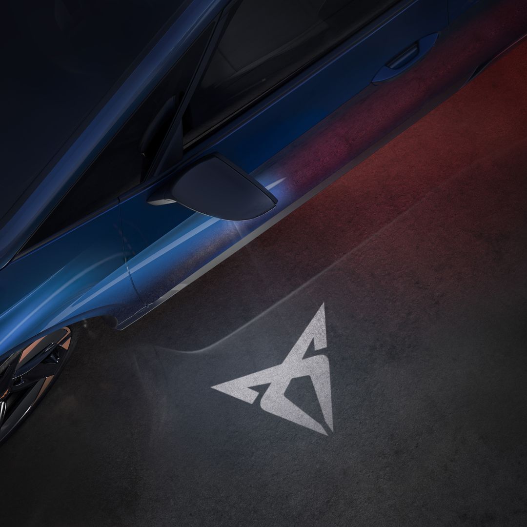 CUPRA Born mit Welcome Light Logo