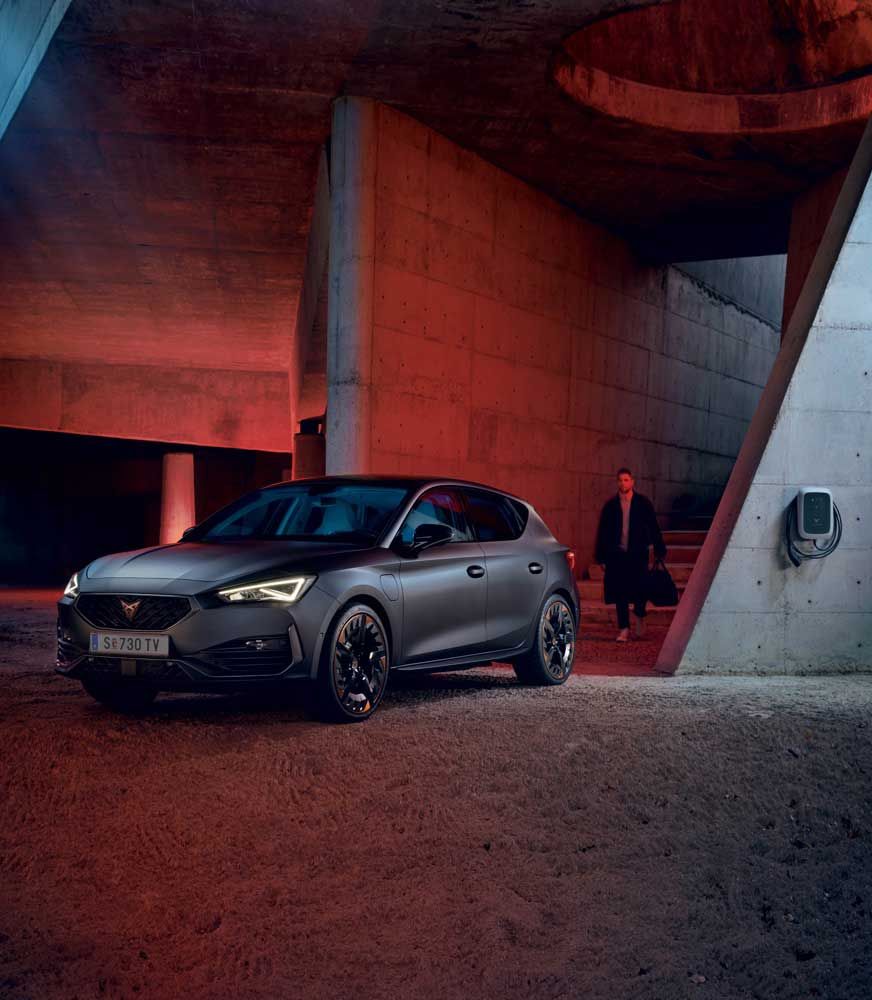 CUPRA e-hybrid beim Ladevorgang