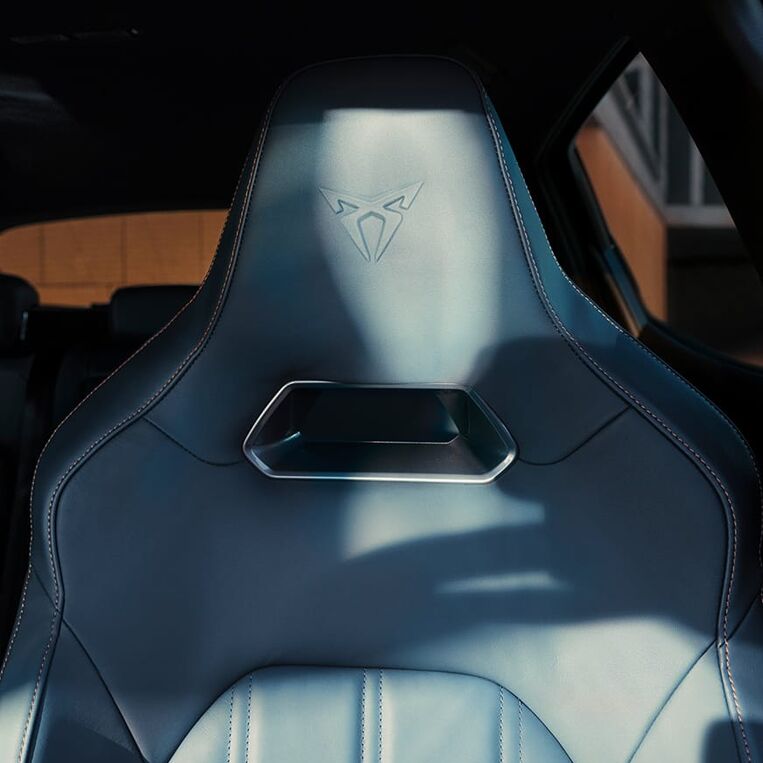 Elektrisch verstellbare High-Performance Schalensitze des Seat CUPRA